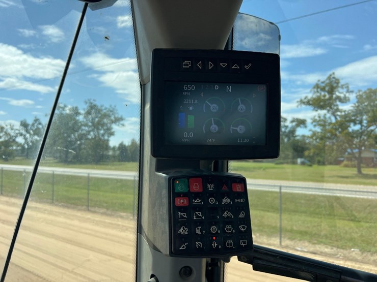 2021-deere-624p-image-35