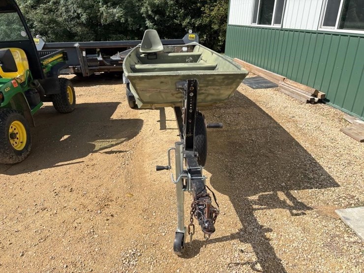 14'-flat-bottom-boat-w/trailer-image-3