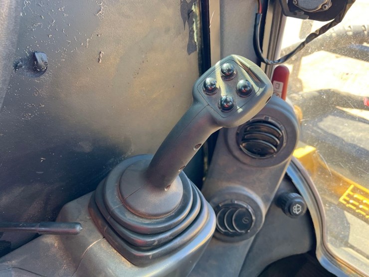 2019-caterpillar-299d2-xhp-image-29