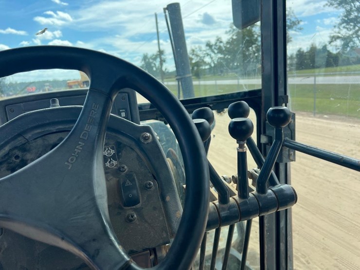 2008-deere-672d-image-38