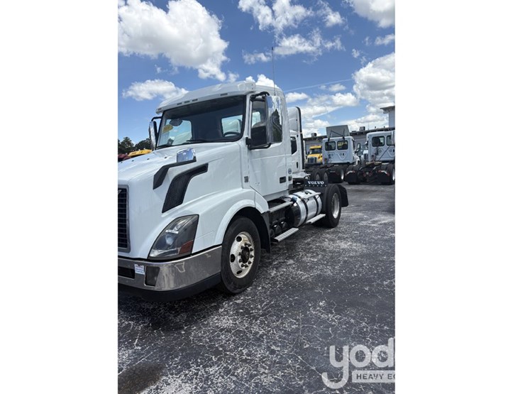 2018-volvo-10-image-1
