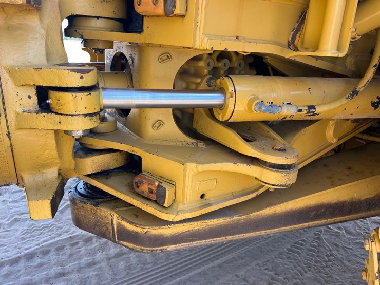 2018-caterpillar-745-image-17