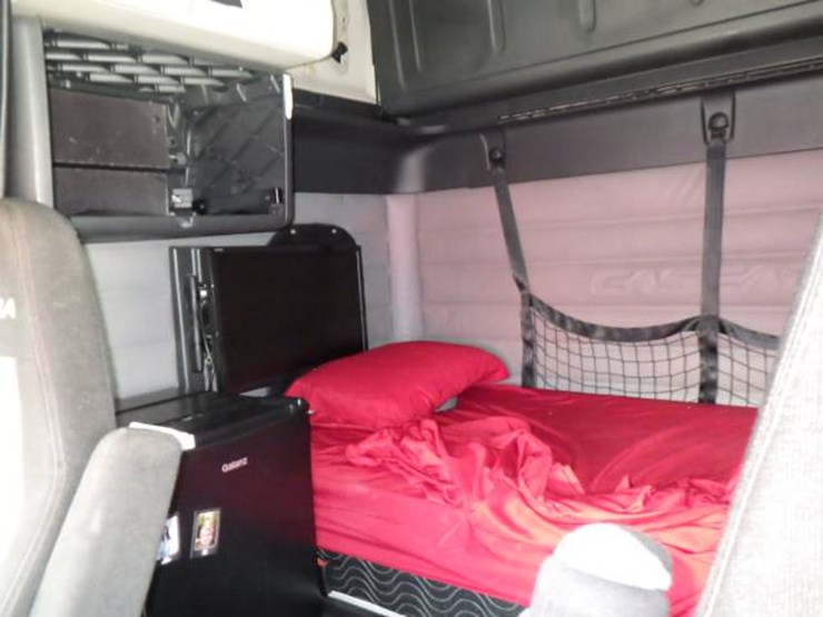 2019-freightliner-cascadia-126-image-14