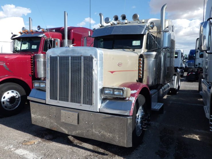 2000-peterbilt-379-image-1