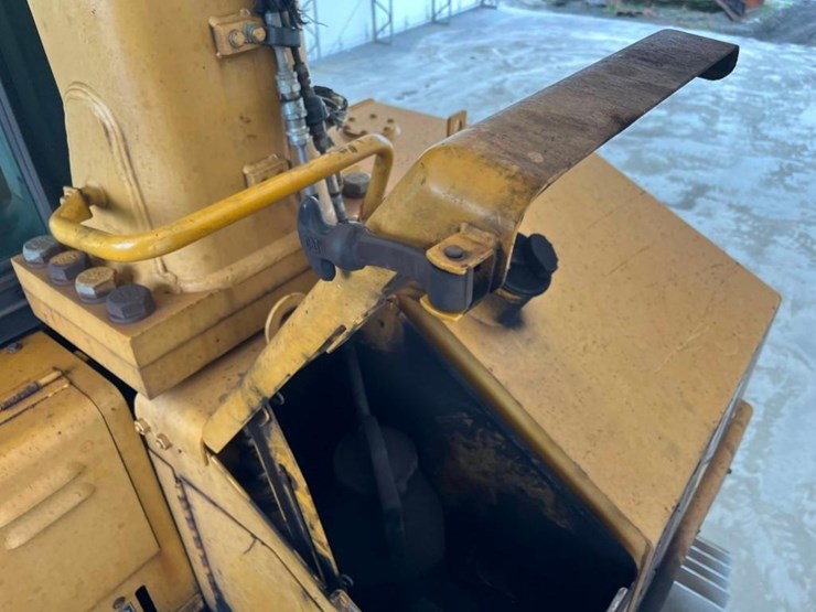 2017-caterpillar-d11t-image-24