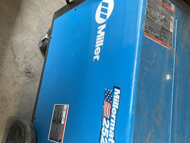 #116-•-miller-welder-252-image-6