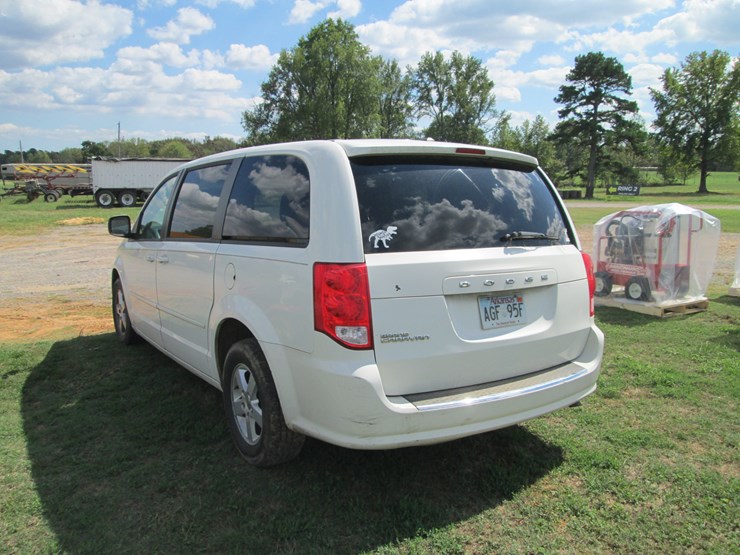 2011-dodge-caravan-image-4