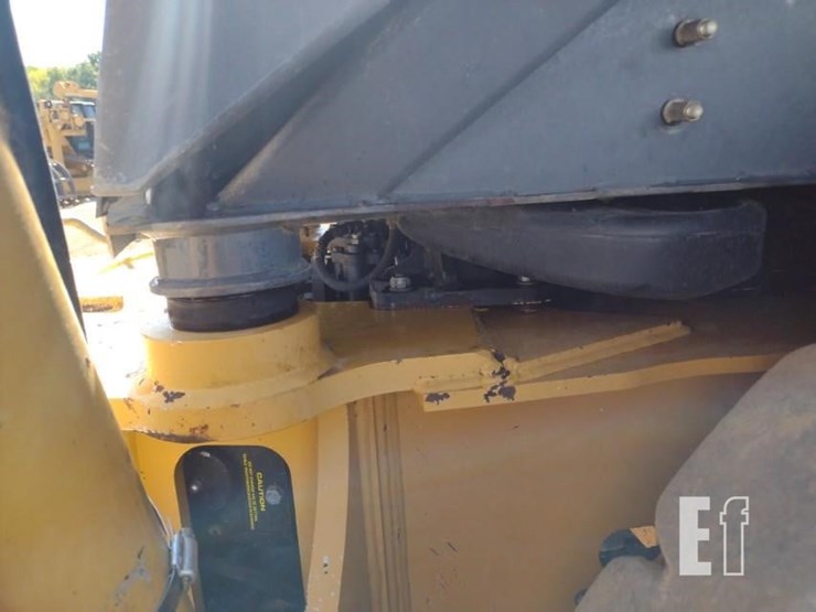 2010-deere-710j-image-26