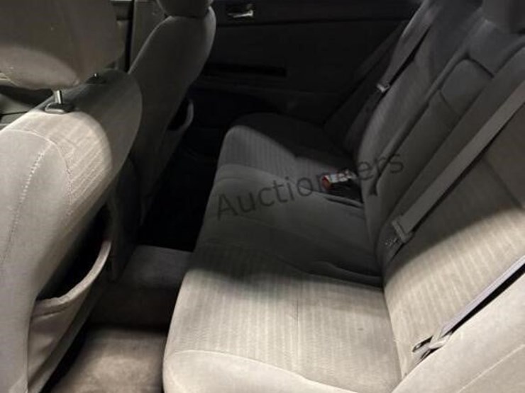 2005-toyota-camry-sdn-image-25
