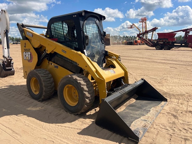 2019-caterpillar-262d3-image-6