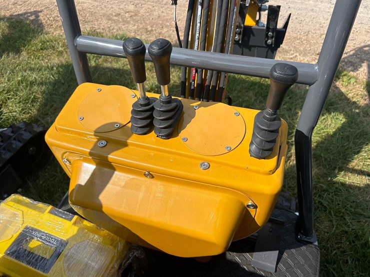 unused-cfg-industrial-mx12rx-mini-excavator-image-13