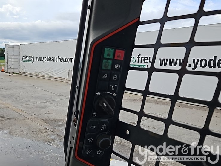 2021-bobcat-t76-image-30