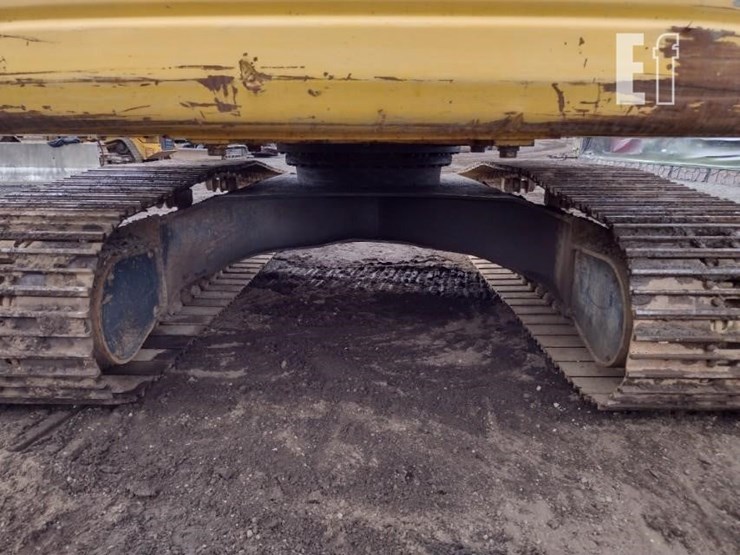 komatsu-pc220-lc-8-image-37