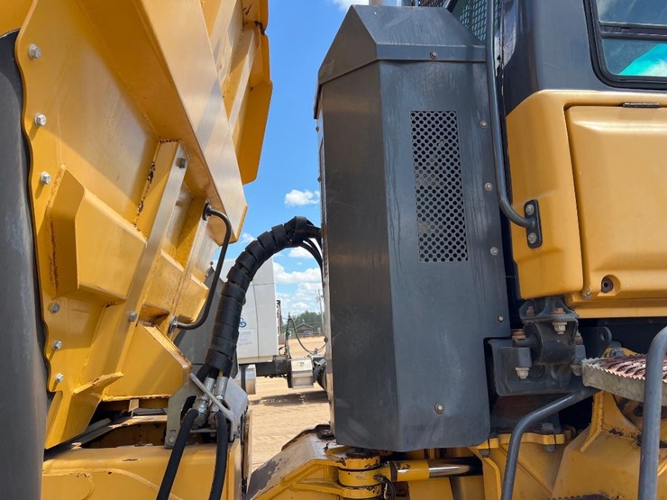 2014-deere-250d-image-25