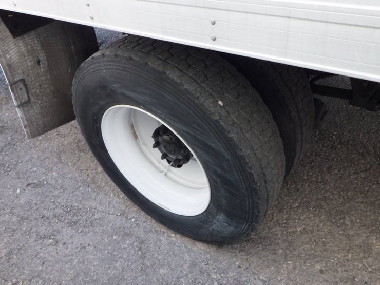 2015-hino-268a-image-9