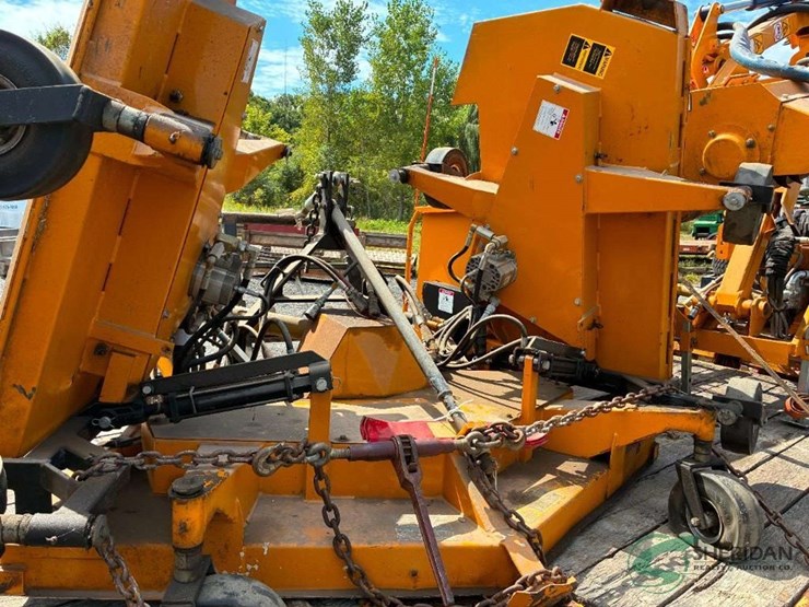 2014-trackless-model-mt6-with-numerous-like-new-attachments-image-4