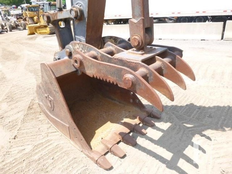 2017-deere-210g-lc-image-16