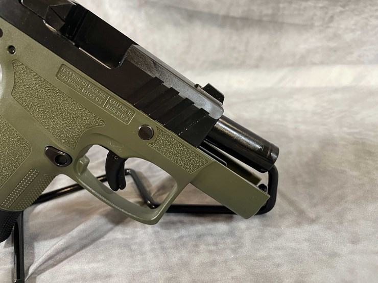 #4785-•-beretta-apx-a1-compact-9mm-luger-pistol,-sn:-axc150906-image-15