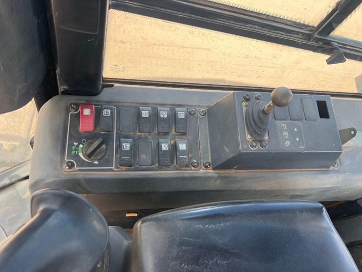 2012-caterpillar-d5k2-lgp-image-31