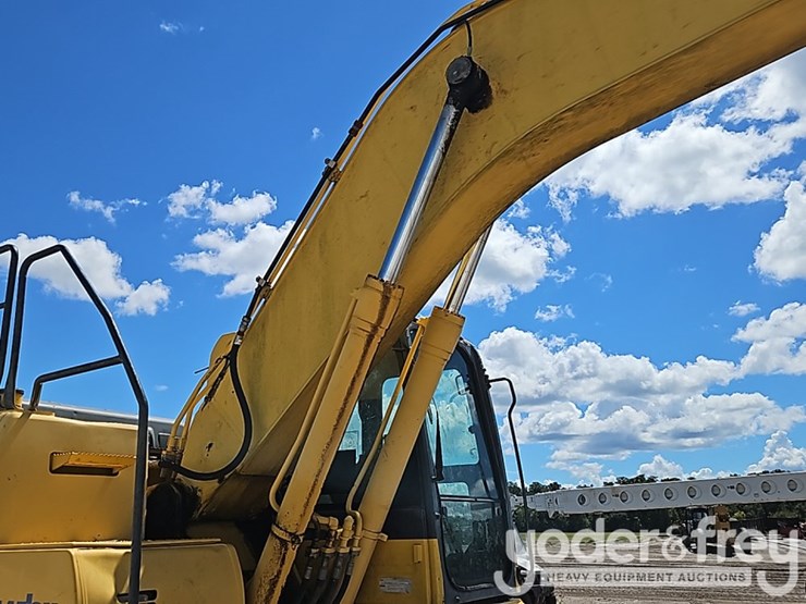 2015-komatsu-pc210-lc-10-image-14