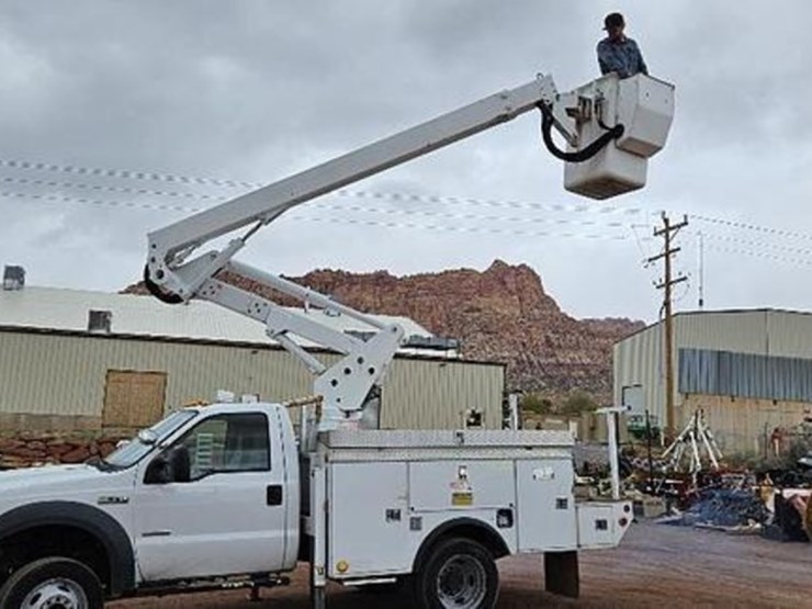 2006-ford-f550-image-21