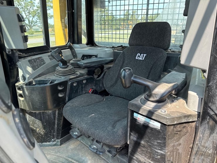 caterpillar-d6t-xl-image-24