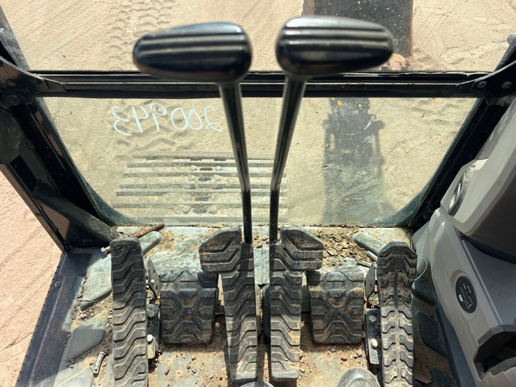 2016-caterpillar-313fl-image-39