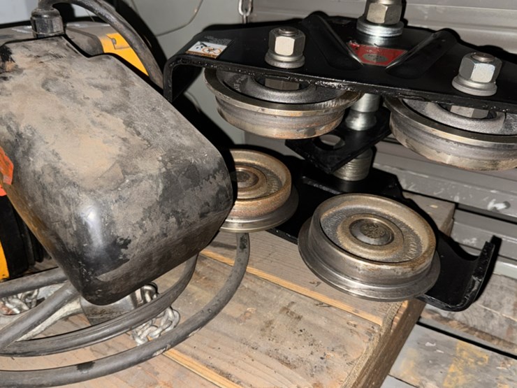 #152-•-1/2-ton-chain-hoist-image-4
