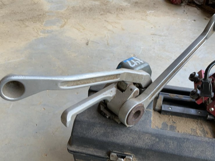 #147-•-series-1-blade-dresser-and-titan-banding-tool-image-4