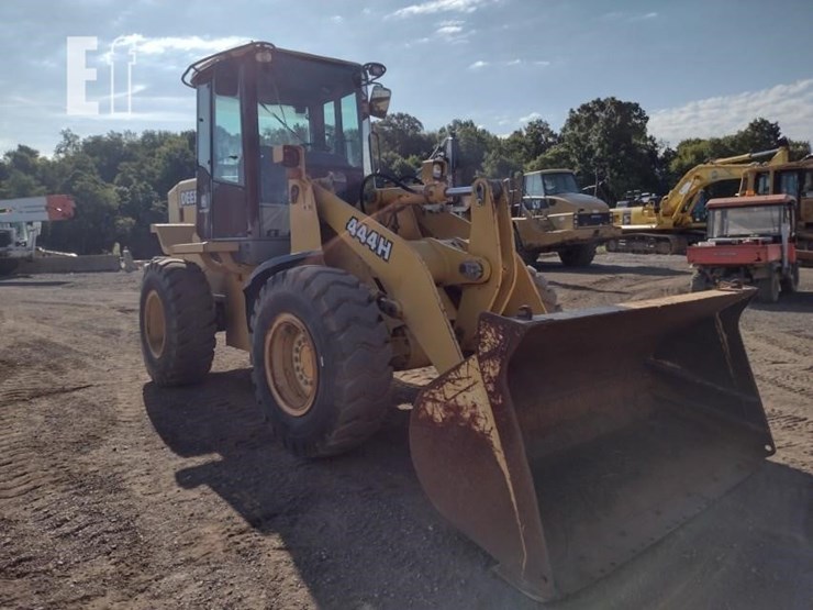 2003-deere-444h-image-31