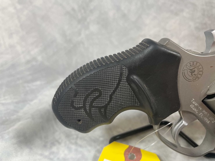 #4820-•-taurus-model-85-38-spl-revolver,-sn:-is36555-image-6