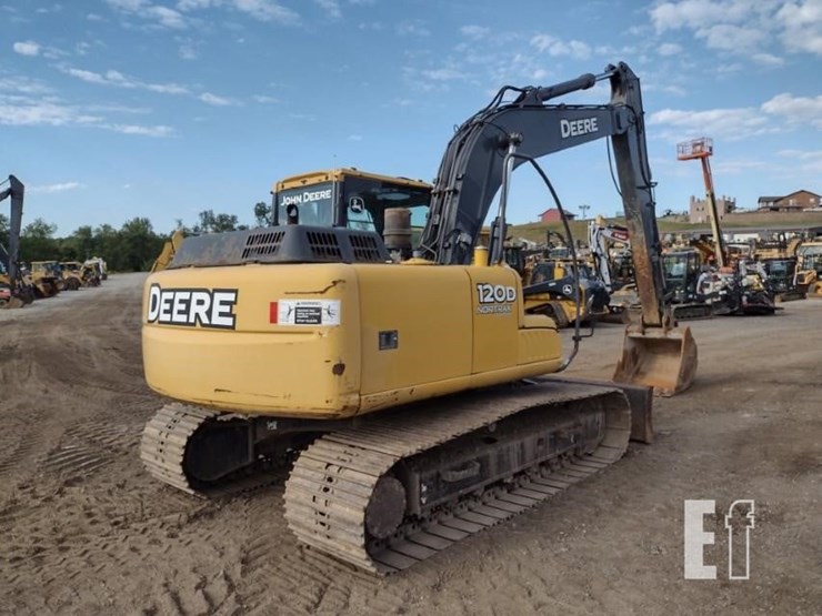 2010-deere-120d-image-50