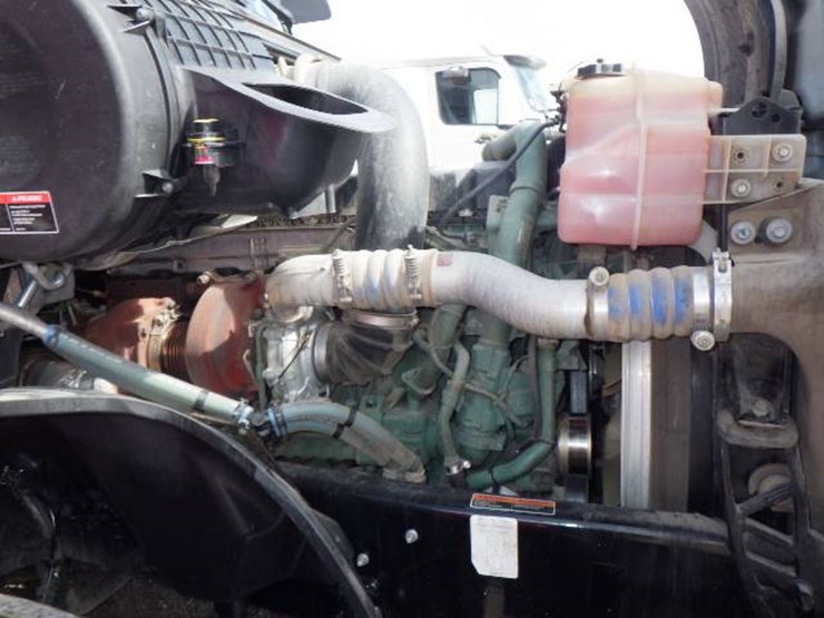 2024-volvo-vnl-760-image-17