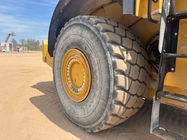 2022-caterpillar-980-image-24