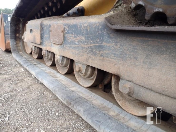2015-deere-329e-image-23