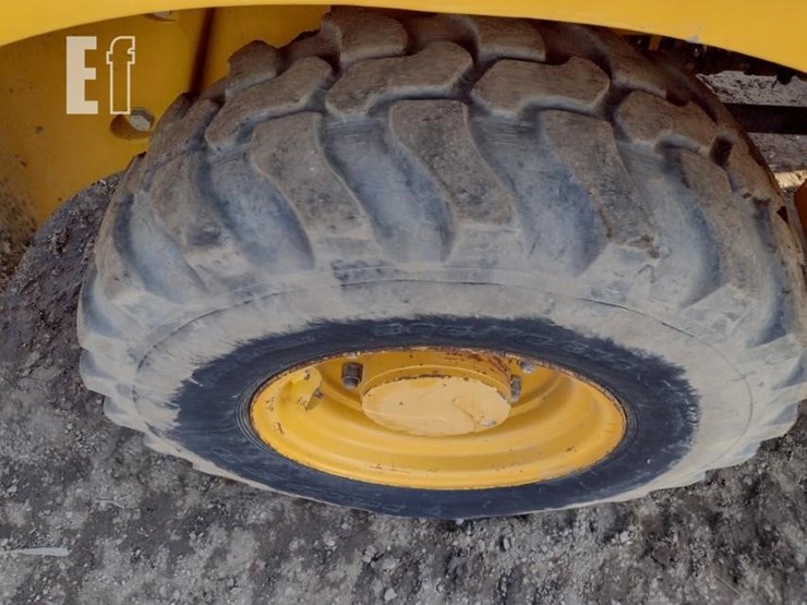 2017-deere-244kii-image-21