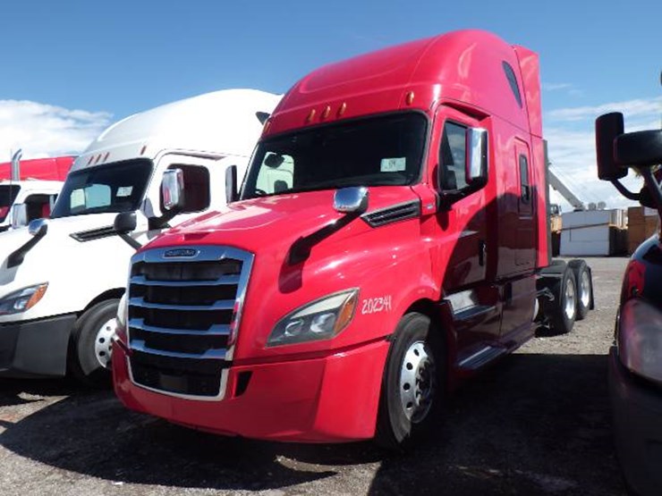 2020-freightliner-cascadia-126-image-1