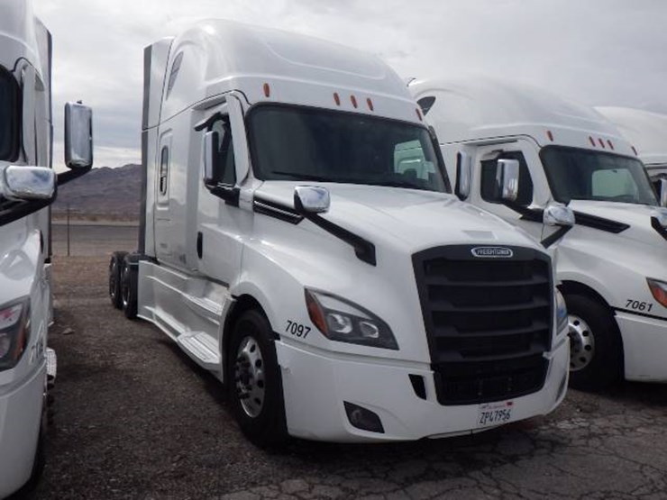 freightliner-cascadia-126-image-2