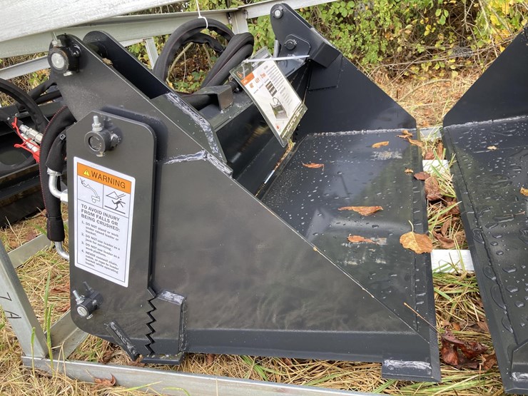 wolverine-mcb-11-48w-mini-skid-combination-bucket-image-1