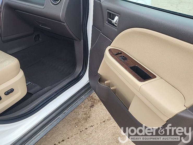 2008-ford-taurus-x-image-24