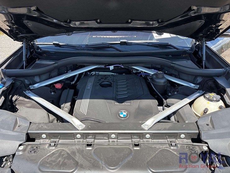 2022-bmw-x7-xdrive40i-awd-suv-image-8