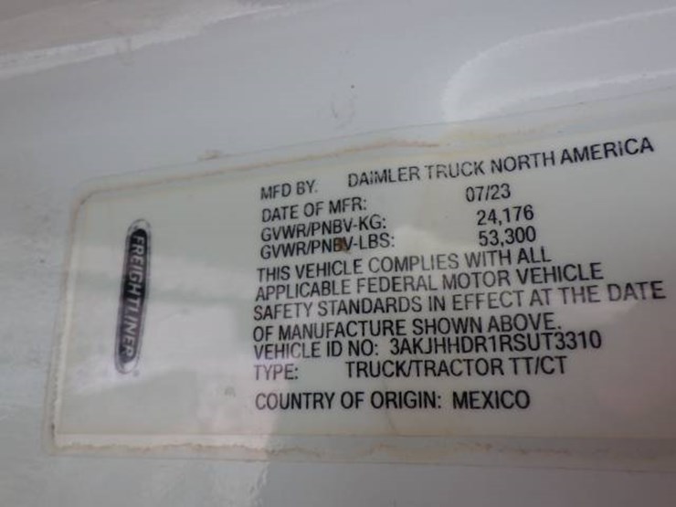 freightliner-cascadia-126-image-13