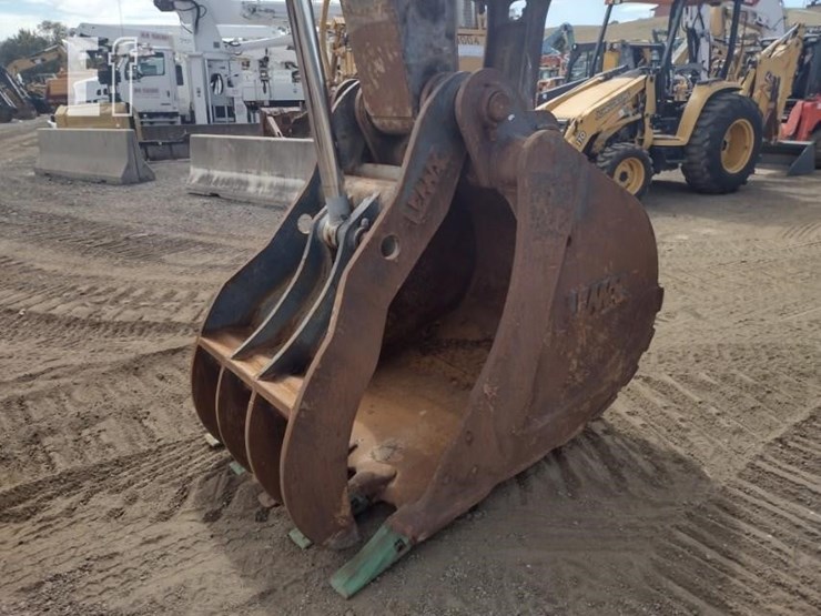 2013-deere-210g-lc-image-18