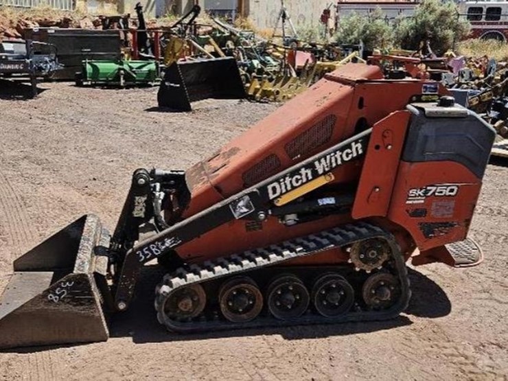 2014-ditch-witch-sk750-image-1