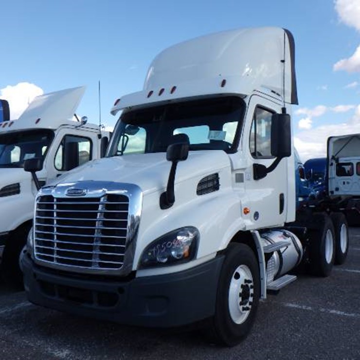 2017 FREIGHTLINER CASCADIA 113