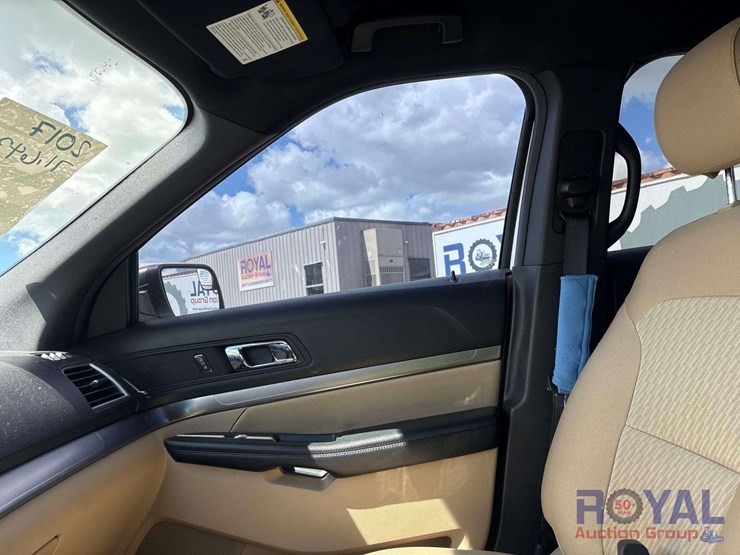 2017-ford-explorer-image-12