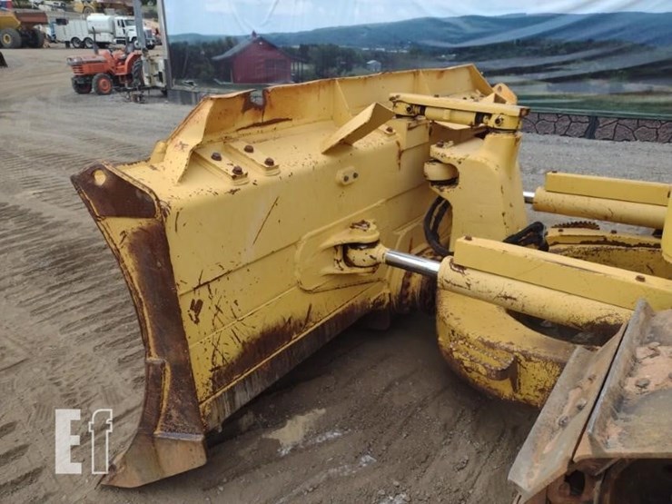 2015-komatsu-d61ex-23-image-22