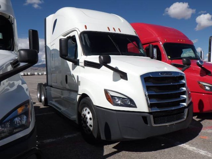 freightliner-cascadia-126-image-2