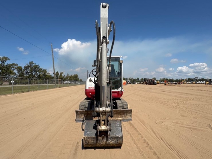 takeuchi-tb250-2-image-3