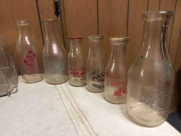 (15)-dairy-bottles-and-carriers-image-7
